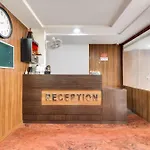 Super Capital O Seven Wonders Inn Near Sahara Ganj Mall