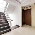 Super Capital O Seven Wonders Inn Near Sahara Ganj Mall