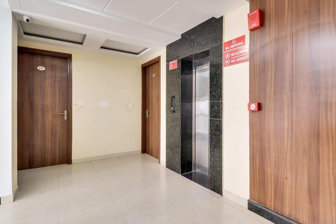 Super Capital O Seven Wonders Near Sahara Ganj Mall 3*