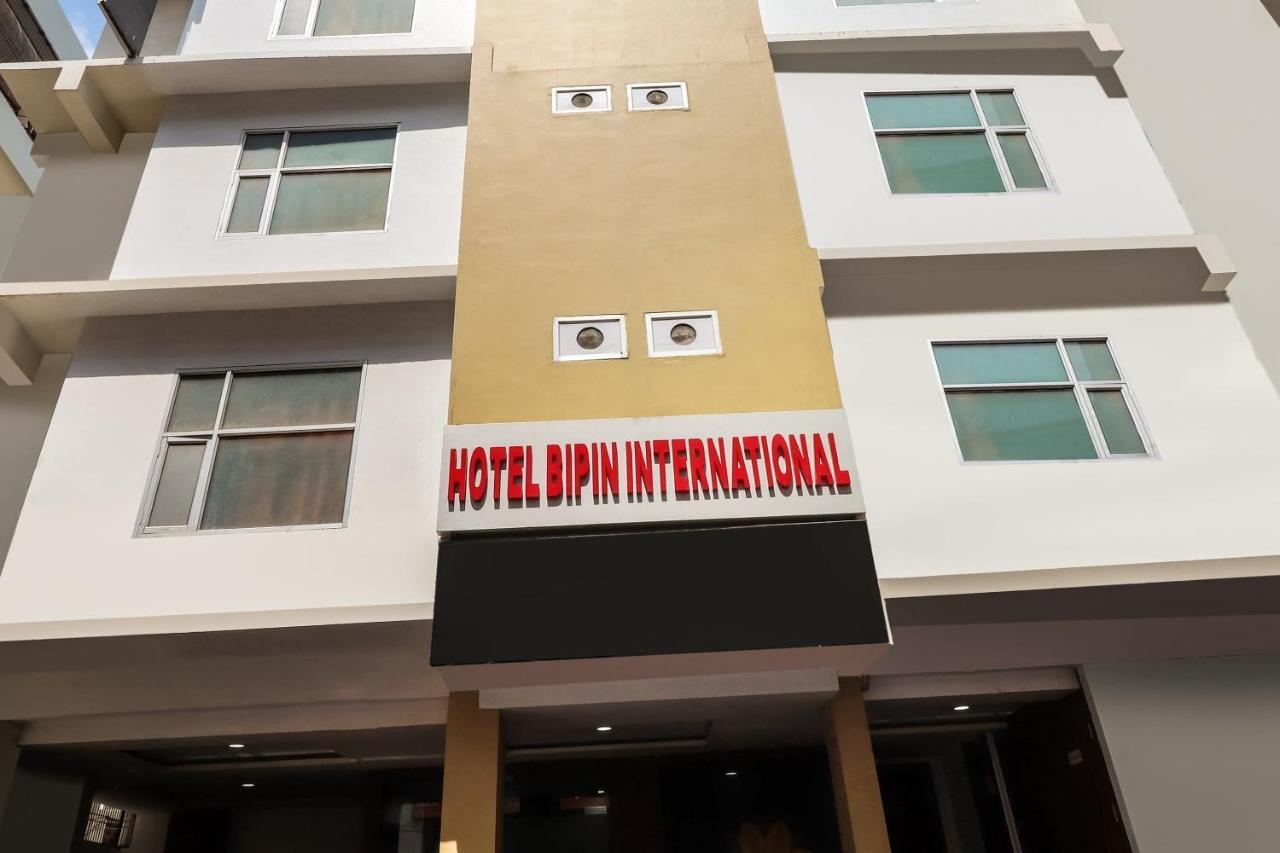Hotel Super Capital O Seven Wonders Near Sahara Ganj Mall