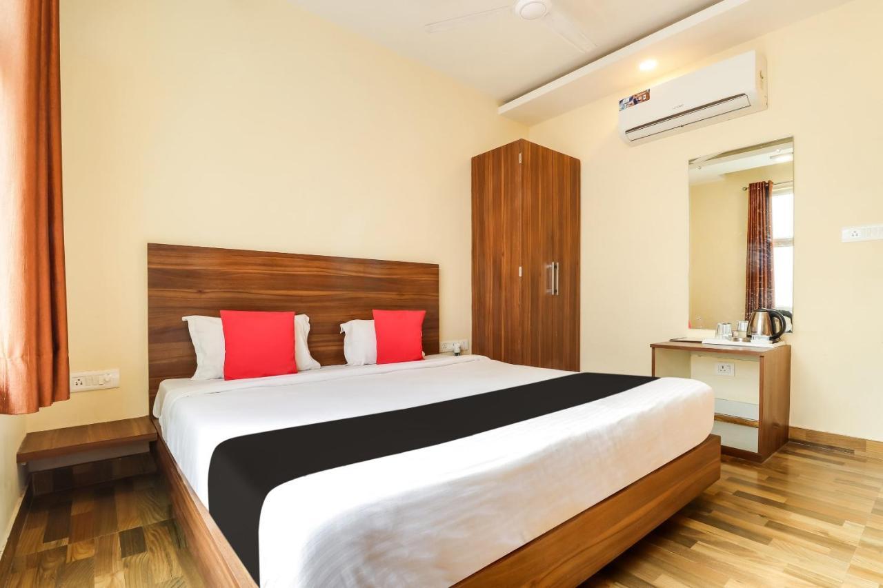 Super Capital O Seven Wonders Near Sahara Ganj Mall Hotel 3*