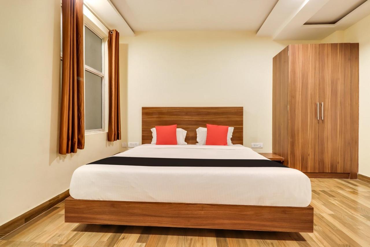 Super Capital O Seven Wonders Near Sahara Ganj Mall 3*