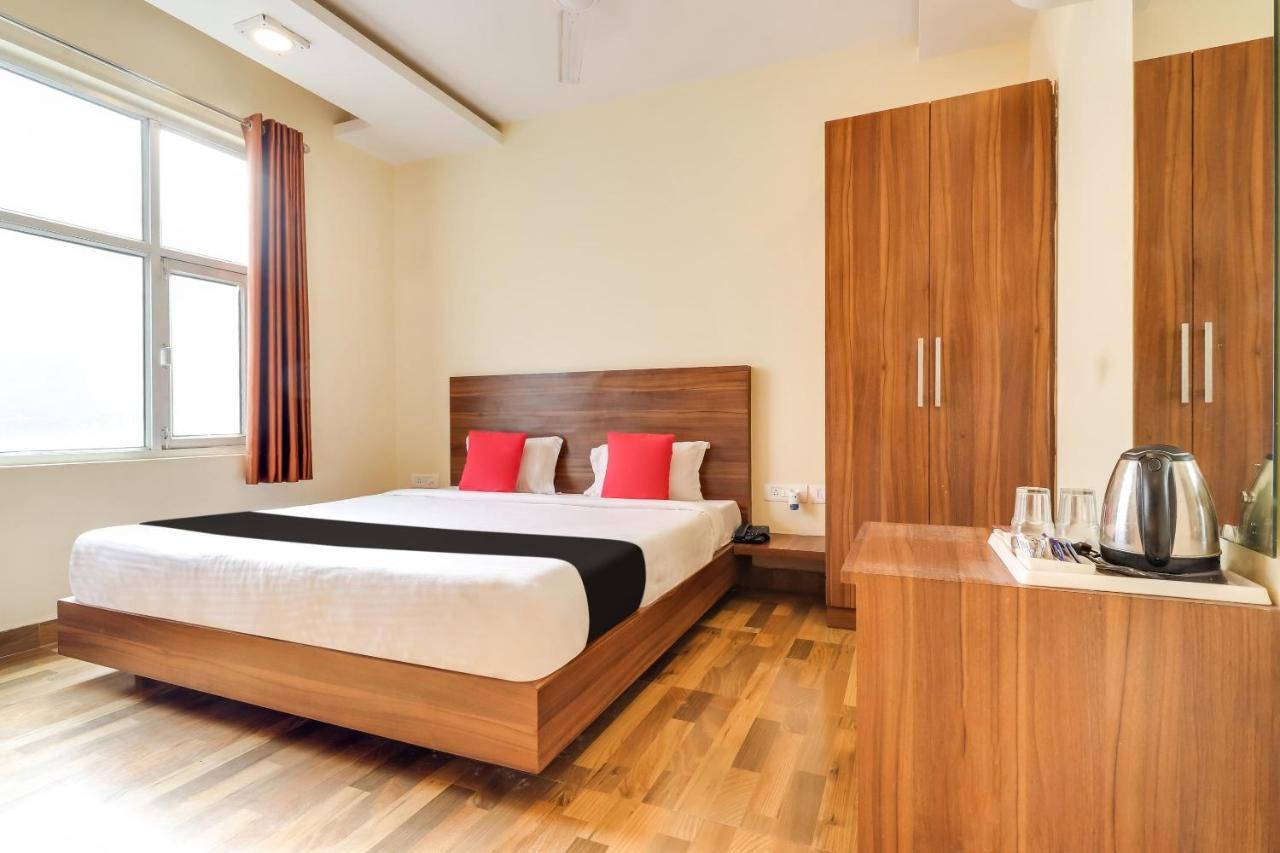 Super Capital O Seven Wonders Near Sahara Ganj Mall Hotel 3*