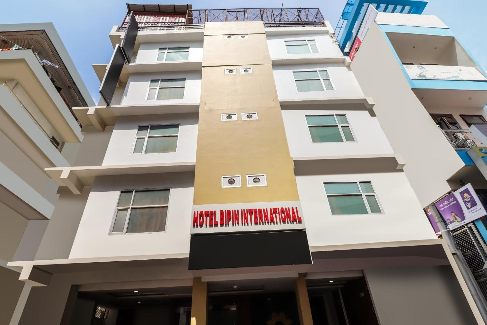 Hotel Super Capital O Seven Wonders Near Sahara Ganj Mall